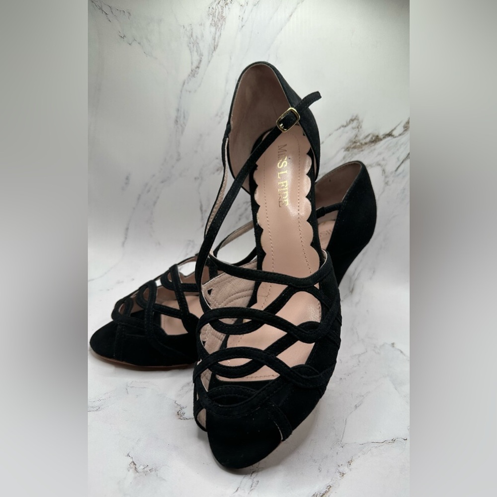 Elegant Black High Heel Sandals with Cut-Out Design